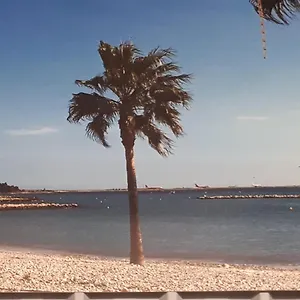 https://studio-bord-de-mer-saint-laurent-du-var.fr-provencehotel.com