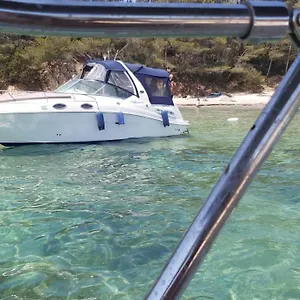 https://hebergement-insolite-sur-un-bateau-a-quai.fr-provencehotel.com